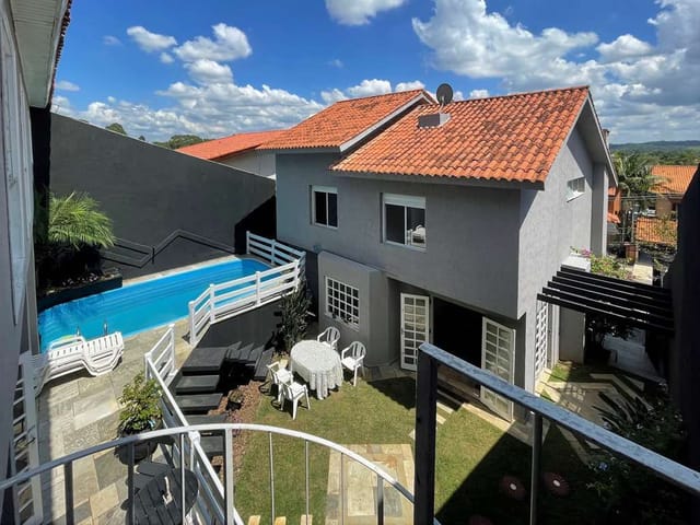Casa com 360m² 5 quartos e 3 banheiros, à venda, no bairro Aguassai em Cotia