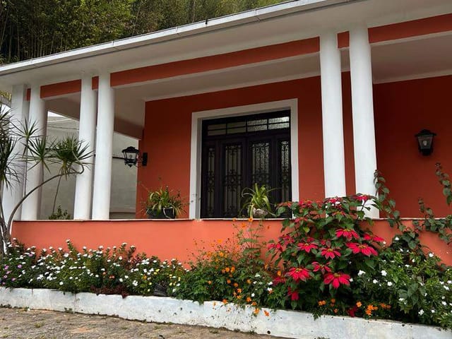 Casa 4 quartos e 2 banheiros, à venda, no bairro Saldanha Marinho em Petrópolis