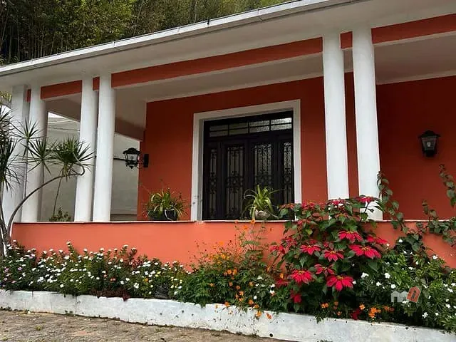 Casa 4 quartos e 2 banheiros, à venda, no bairro Saldanha Marinho em Petrópolis
