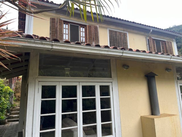 Casa com 458m² 3 quartos e 3 banheiros, à venda, no bairro Retiro em Petrópolis