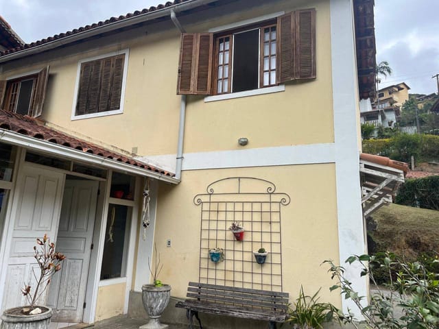 Casa com 458m² 3 quartos e 3 banheiros, à venda, no bairro Retiro em Petrópolis