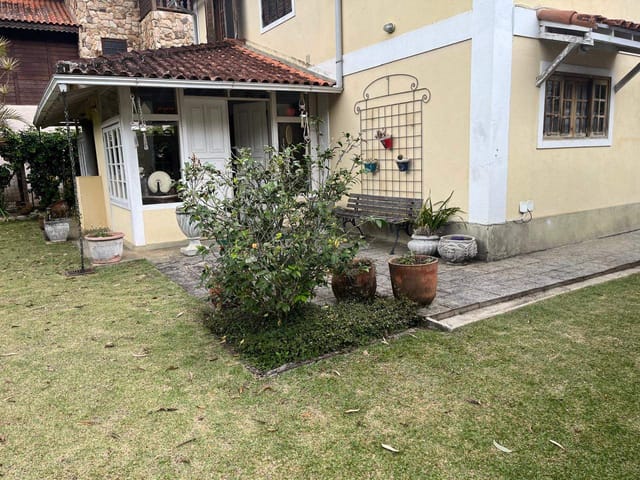 Casa com 458m² 3 quartos e 3 banheiros, à venda, no bairro Retiro em Petrópolis