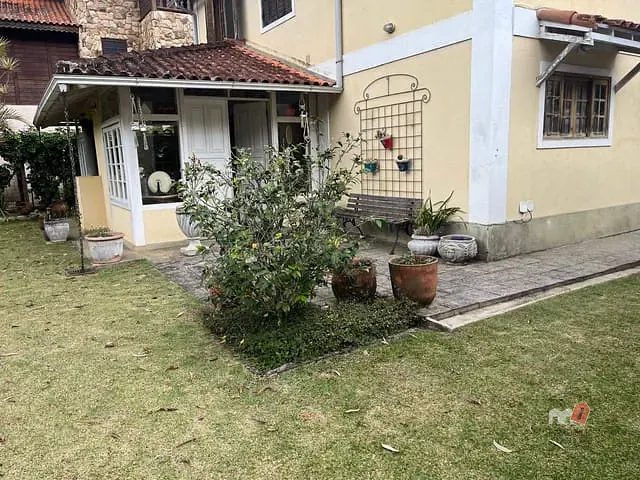 Casa com 458m² 3 quartos e 3 banheiros, à venda, no bairro Retiro em Petrópolis