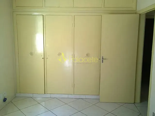 Casa com 246m² 3 quartos e 2 banheiros, à venda, no bairro Abaete em Taubaté