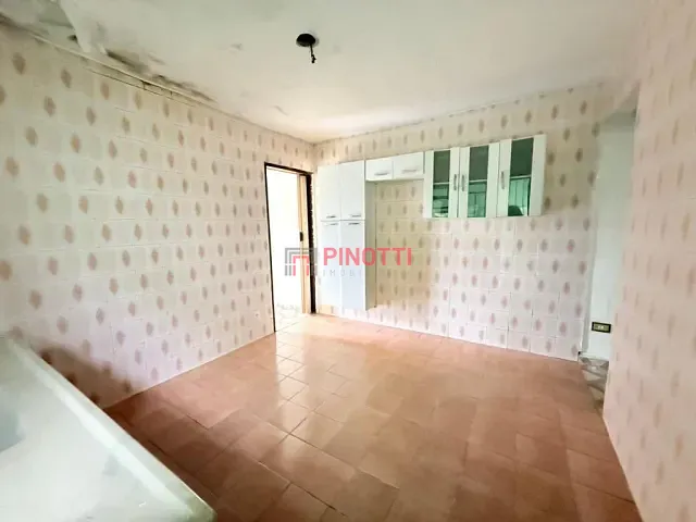 Casa 3 quartos e 1 banheiro, à venda, no bairro Alves Dias em São Bernardo do Campo