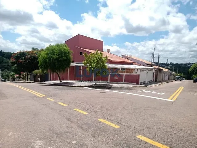 Casa com 245m² 8 quartos e 5 banheiros, à venda, no bairro Jardim do Lago em Valinhos