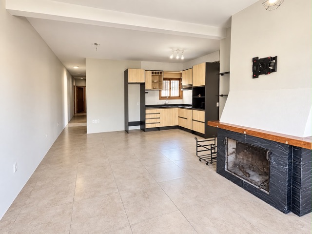 Casa com 175m² 3 quartos e 2 banheiros, à venda, no bairro Laranjal em Pelotas