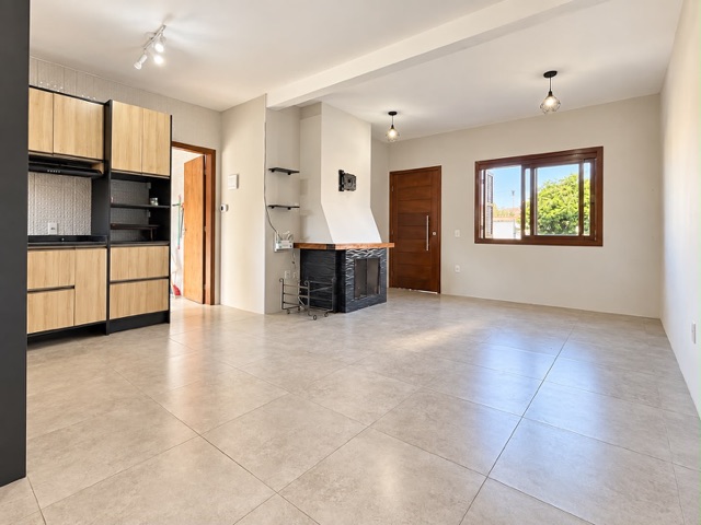Casa com 175m² 3 quartos e 2 banheiros, à venda, no bairro Laranjal em Pelotas