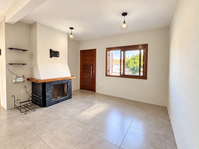 Casa com 175m² 3 quartos e 2 banheiros, à venda, no bairro Laranjal em Pelotas