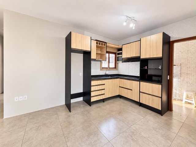 Casa com 175m² 3 quartos e 2 banheiros, à venda, no bairro Laranjal em Pelotas