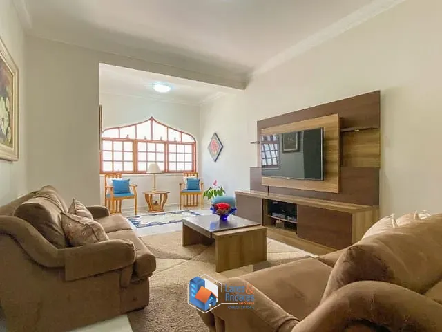 Casa com 275m² 5 quartos e 4 banheiros, à venda, no bairro Cambuci em São Paulo