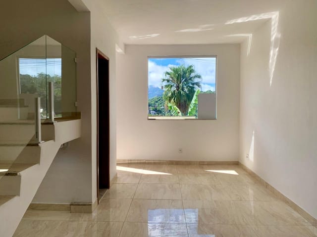 Casa 2 quartos e 2 banheiros, à venda, no bairro Mosela em Petrópolis