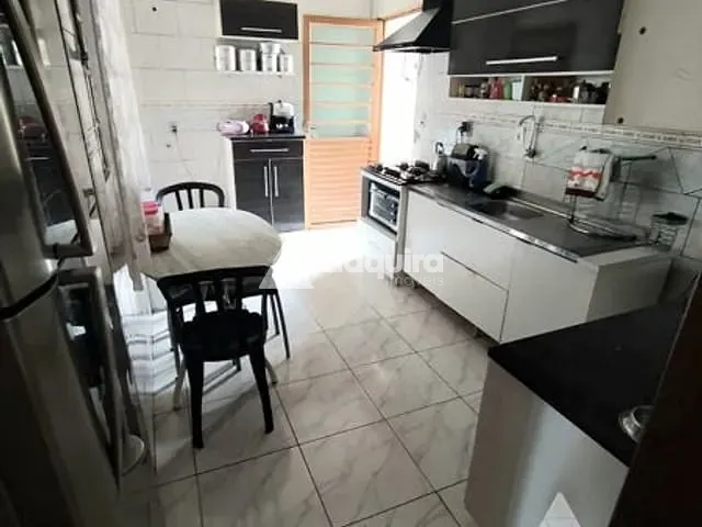 Casa 4 quartos e 4 banheiros, à venda, no bairro Uvaranas em Ponta Grossa