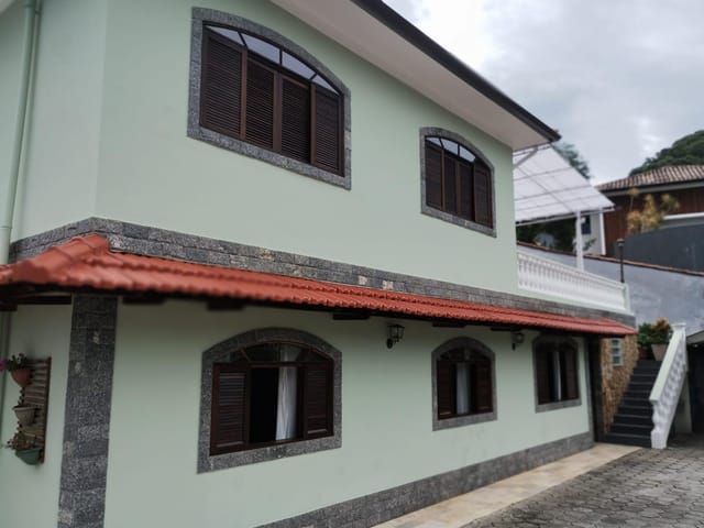 Casa com 200m², à venda, no bairro Bingen em Petrópolis