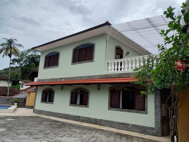 Casa com 200m², à venda, no bairro Bingen em Petrópolis