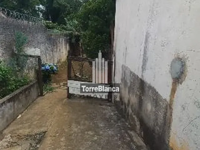 Casa com 462m² 2 quartos e 1 banheiro, à venda, no bairro Uvaranas em Ponta Grossa