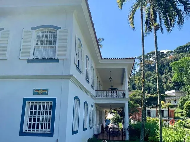 Casa com 980m² 5 quartos e 4 banheiros, à venda, no bairro Centro em Petrópolis