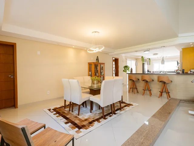 Casa com 1659m² 3 quartos e 4 banheiros, à venda, no bairro Laranjal em Pelotas
