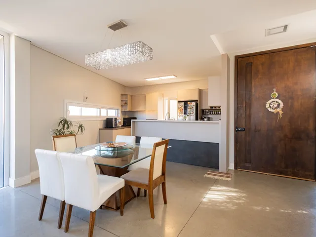 Casa 4 quartos e 4 banheiros, para alugar, no bairro Laranjal em Pelotas