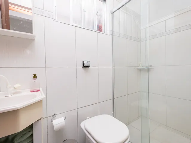 Casa 4 quartos e 3 banheiros, para alugar, no bairro Laranjal em Pelotas