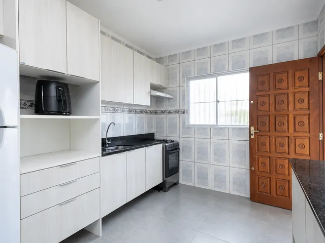 Casa 4 quartos e 3 banheiros, para alugar, no bairro Laranjal em Pelotas