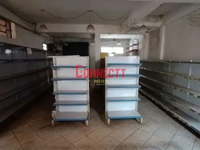 Casa com 340m² 2 quartos e 2 banheiros, à venda, no bairro Vila Tiberio em Ribeirão Preto