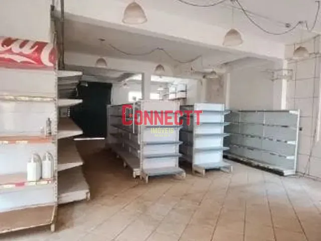 Casa com 340m² 2 quartos e 2 banheiros, à venda, no bairro Vila Tiberio em Ribeirão Preto