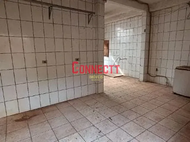 Casa com 340m² 2 quartos e 2 banheiros, à venda, no bairro Vila Tiberio em Ribeirão Preto
