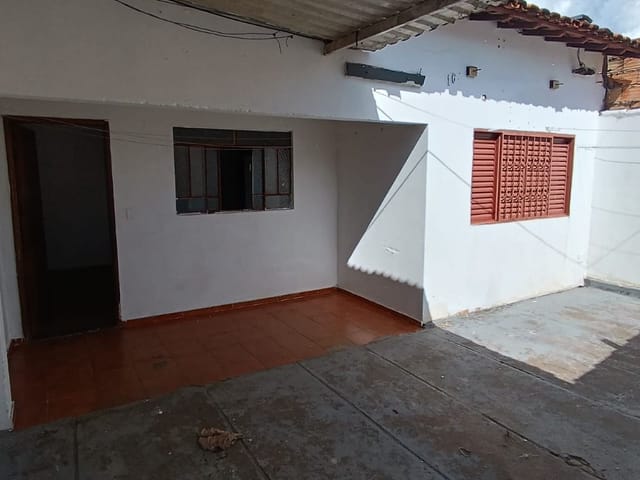 Foto do Casa - Casa com 2 dormitórios para alugar, 124 m² por R$ 1.254,74/mês - São Benedito - Uberaba/MG | ZUCATO IMOBILIARIA LTDA