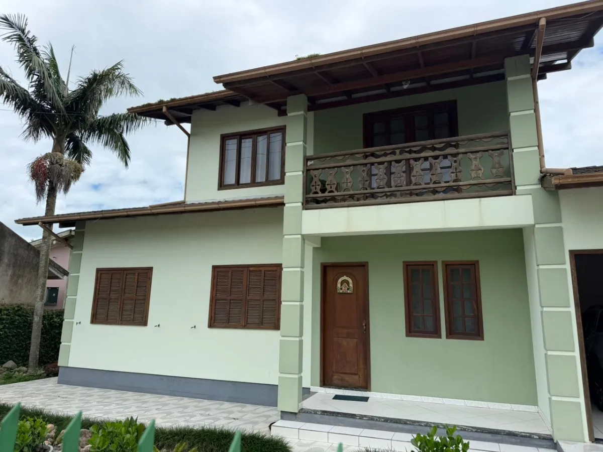 Casa para venda em Maciambu com 5 quartos, 150m²