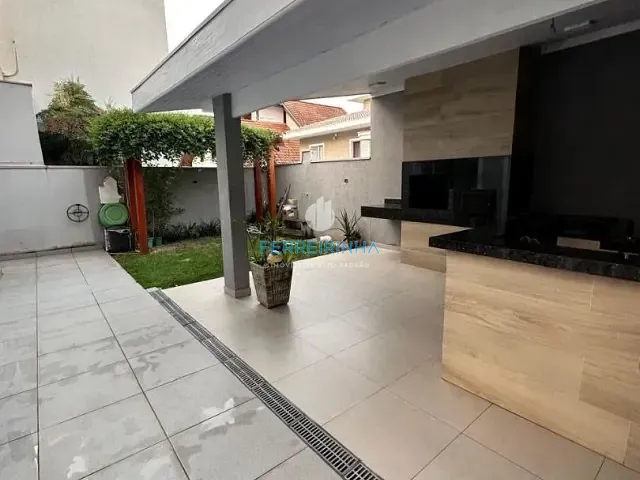 Casa com 250m² 4 quartos e 3 banheiros, à venda ou para alugar, no bairro Urbanova em São José dos Campos