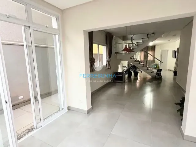 Casa com 250m² 4 quartos e 3 banheiros, à venda ou para alugar, no bairro Urbanova em São José dos Campos