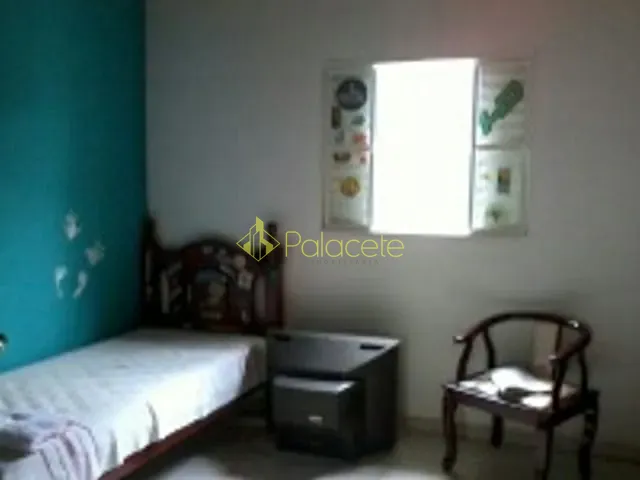Casa com 250m² 3 quartos e 1 banheiro, à venda, no bairro São Benedito em Pindamonhangaba