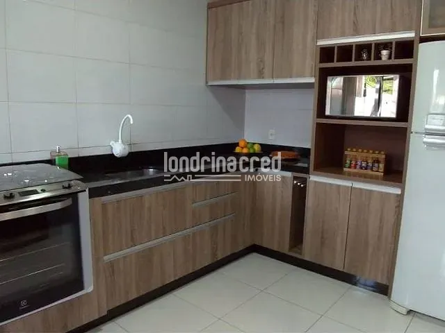 Casa com 250m² 3 quartos e 3 banheiros, à venda, no bairro Jardim Alvorada em Rolândia