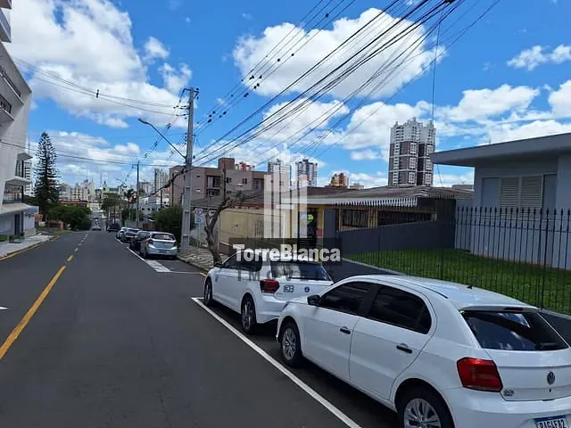 Casa com 459m² 3 quartos e 3 banheiros, à venda, no bairro Centro em Ponta Grossa
