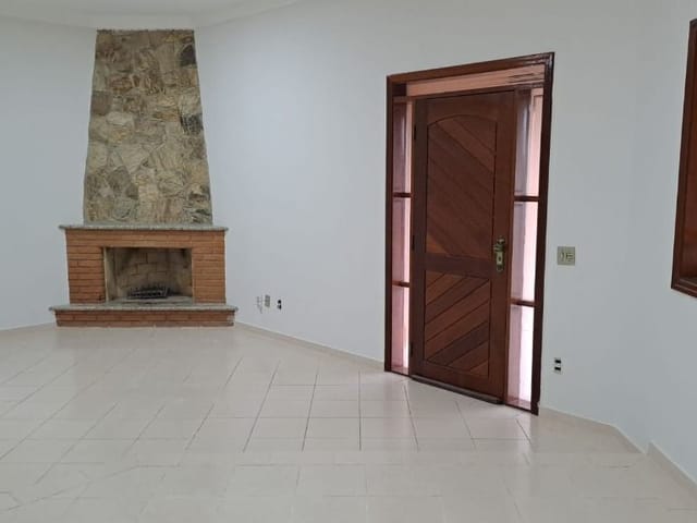 Casa com 1477m² 3 quartos e 2 banheiros, à venda, no bairro Parque Village Castelo em Itu