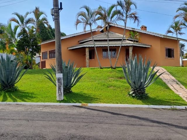 Casa com 1477m² 3 quartos e 2 banheiros, à venda, no bairro Parque Village Castelo em Itu