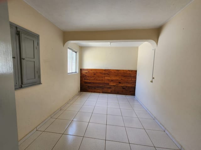 Casa 1 quarto e 1 banheiro, para alugar, no bairro Castrioto em Petrópolis