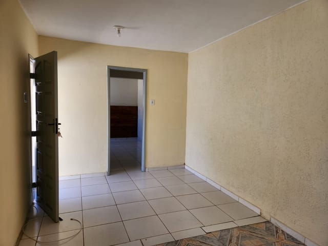 Casa 1 quarto e 1 banheiro, para alugar, no bairro Castrioto em Petrópolis