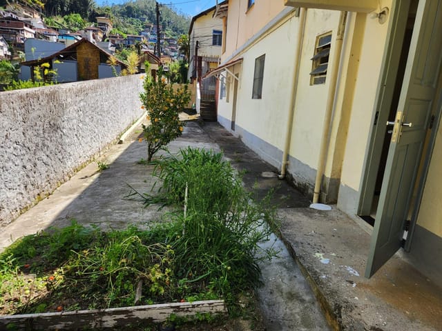 Casa 1 quarto e 1 banheiro, para alugar, no bairro Castrioto em Petrópolis
