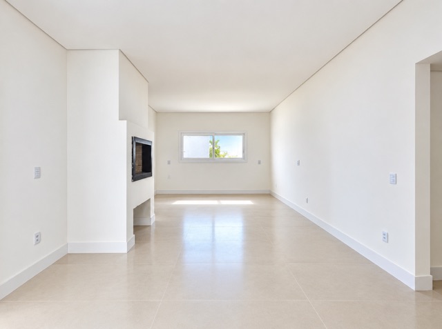 Casa com 400m² 3 quartos e 4 banheiros, à venda, no bairro Laranjal em Pelotas
