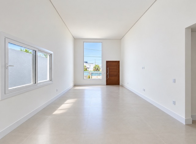 Casa com 400m² 3 quartos e 4 banheiros, à venda, no bairro Laranjal em Pelotas