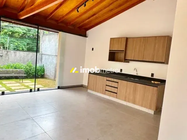 Casa com 375m² 2 quartos e 2 banheiros, para alugar, no bairro Jardim das Paineiras em Campinas