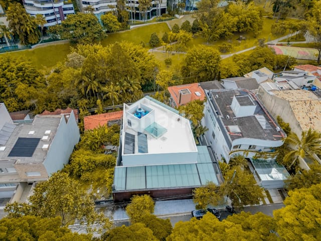Casa com 539m² 4 quartos e 6 banheiros, à venda ou para alugar, no bairro Jardim Vitória Régia em São Paulo