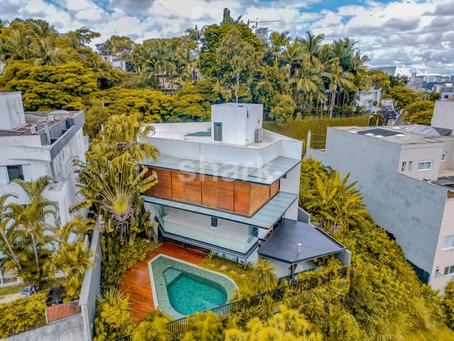 Casa com 539m² 4 quartos e 6 banheiros, à venda ou para alugar, no bairro Jardim Vitória Régia em São Paulo