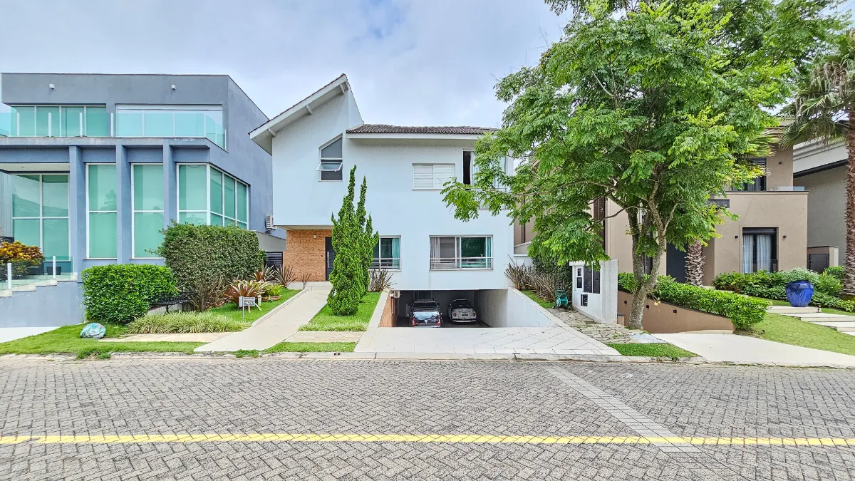 Casa no condomínio Residencial Tamboré 11 Terras de Provence para venda com 3 quartos, sendo 3 suítes, 364m²