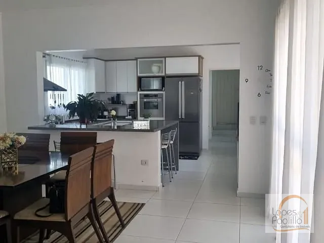Casa com 680m² 4 quartos e 3 banheiros, à venda ou para alugar, no bairro Condomínio Residencial Shamballa II em Atibaia