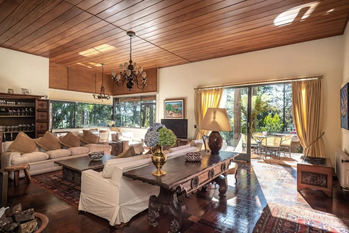 Casa para venda em Jardim Toriba com 6 quartos, sendo 4 suítes, 39,983m²