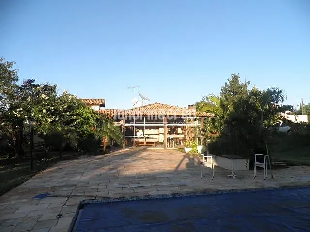 Casa com 2503m² 3 quartos e 3 banheiros, à venda, no bairro Jardim Itatiaia 2 em Londrina