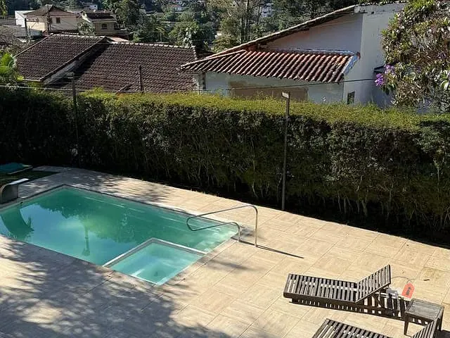 Casa com 2000m² 4 quartos e 1 banheiro, à venda, no bairro Mosela em Petrópolis